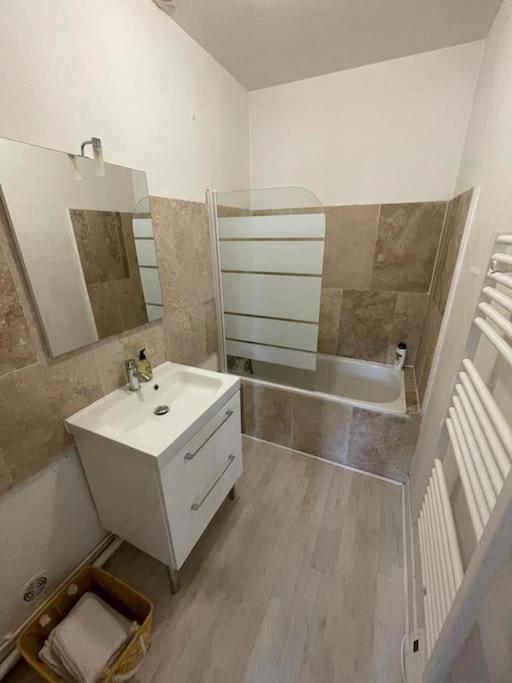 Appartement Avec Terrasse, Parking Gratuit Périgueux Екстериор снимка